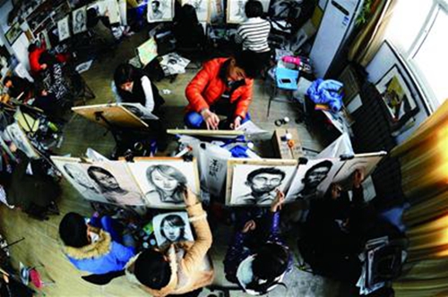 美术生周日统考 带手机文化课成绩也取消