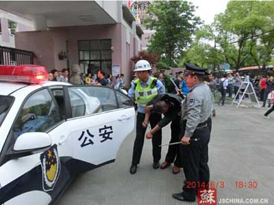 南通中学开展迎高考防暴演习