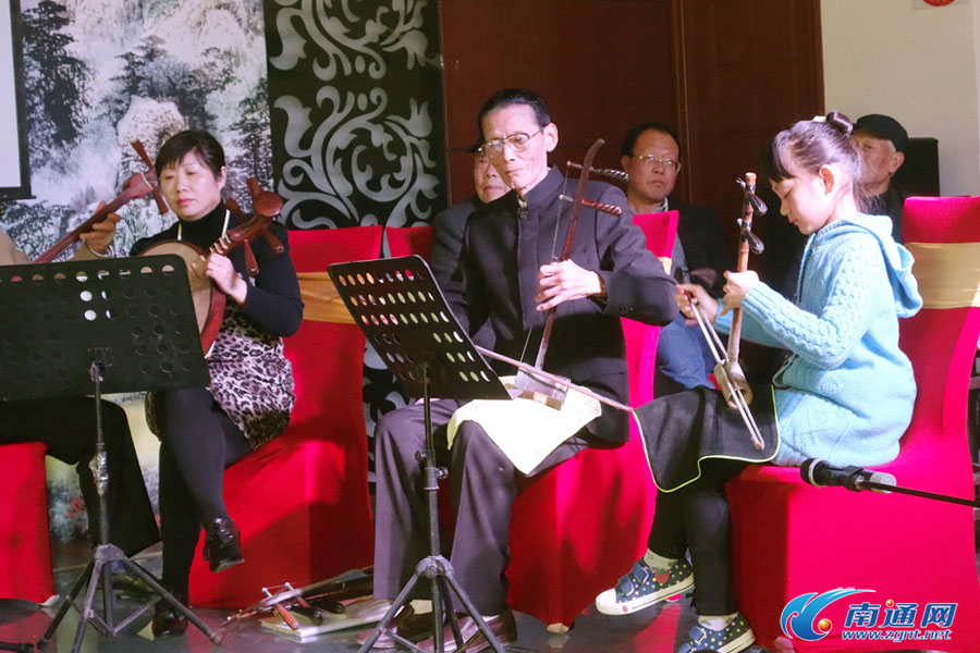 京剧之乡丝竹悠悠 李三保师徒京胡演奏会在石港举行_频道_凤凰网
