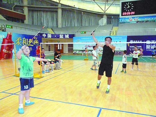 如何教小孩打羽毛球 rdn_55b7628feac89.jpg