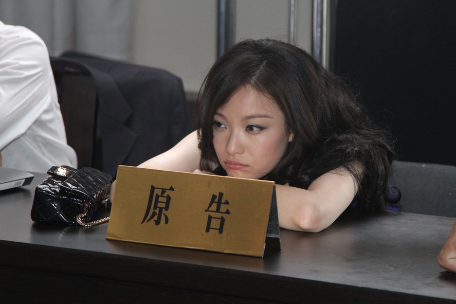 《杀戒》探班 倪妮刘烨对簿公堂[高清大图]