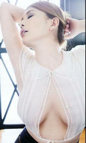 日本音乐教父拍妻子裸照最新图 注明“专属娼妇”_娱乐频道_凤凰网