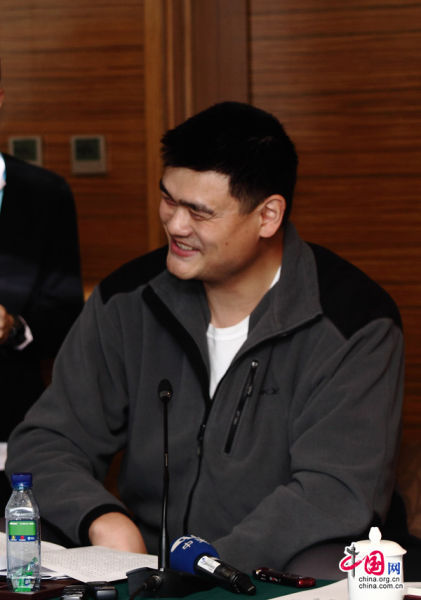　　2013年3月4日，北京，全国政协委员姚明参加全国政协十二届一次会议体育界别小组讨论。中国网陈维松摄