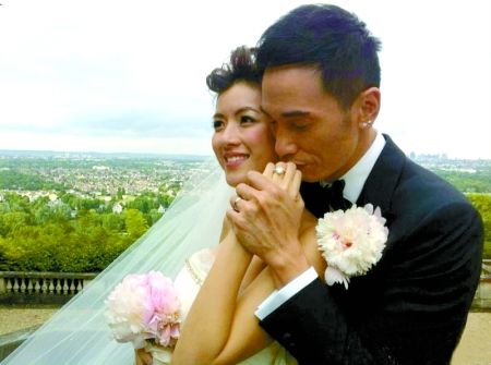香港小姐冠军陈茵媺昨与陈豪完婚(图)