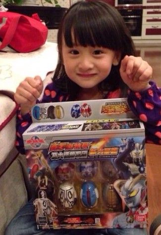 田亮<em>女儿</em>为神秘弟弟买<em>礼物</em>(图)_娱乐频道_凤凰