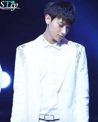 黄子韬解约是真是假? 黄子韬家境被爆女友是谁