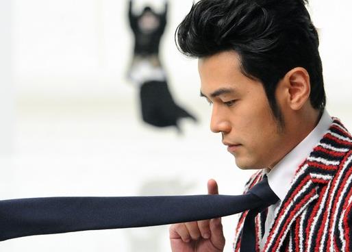 周杰伦哎呦不错哦曲风搞怪任性 新专辑歌词本