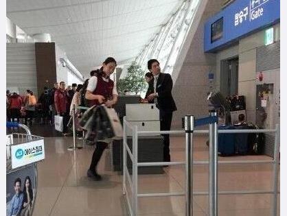 <em>理由</em>奇葩:<em>空姐</em>购物致延误登机 网友:职业道德哪