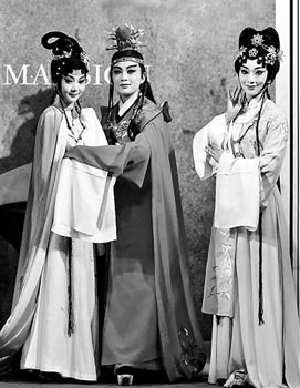 昆曲《红楼梦》捧奖归来 清唱剧订制服装新鲜出炉_江苏频道_凤凰网