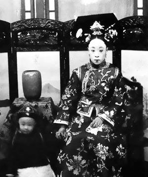 <em>溥仪</em>生母死于自杀:将鸦片掺烧酒和金面儿吞进