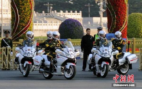 国宾摩托车护卫队现身长安街欢迎捷克总统访华