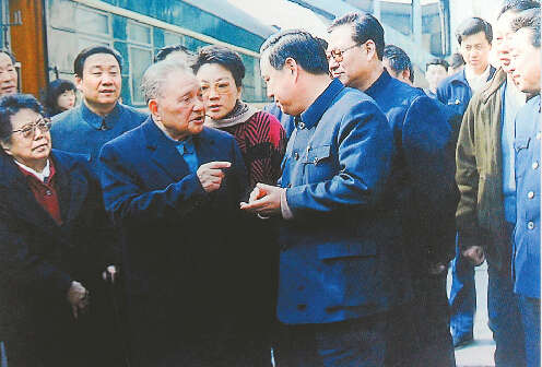 1990年2月14日,邓小平路过济南时,时任山东姜春云,赵志浩