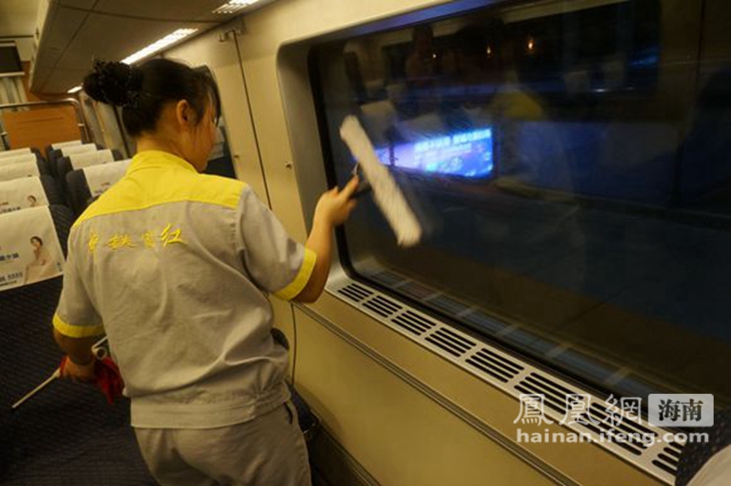 中铁富红海南分公司的动车保洁员们