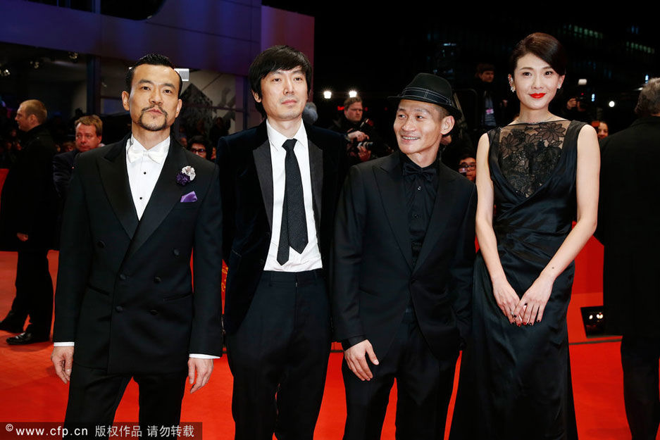 2月16日，第64届柏林电影节颁奖典礼举行，一众大牌明星亮相闭幕红毯。图为廖凡（左一）携剧组主创亮相。