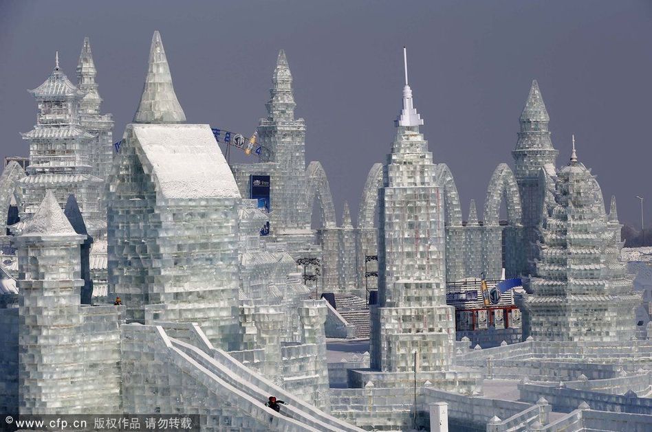 哈尔滨冰雕节开幕 宏伟城堡亮相