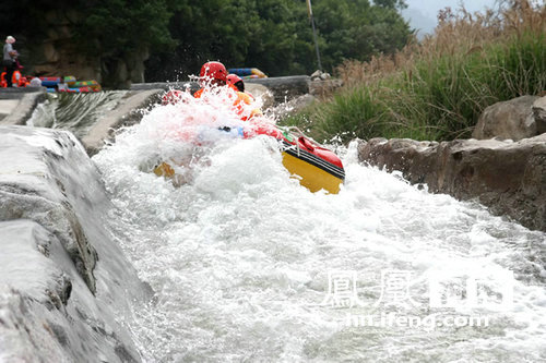 尧山画眉谷峡谷漂流24日开漂 高清图片