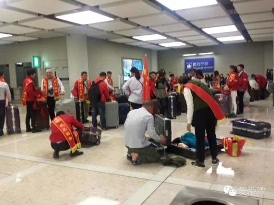 网曝内地游客过境香港挂我不购物绶带