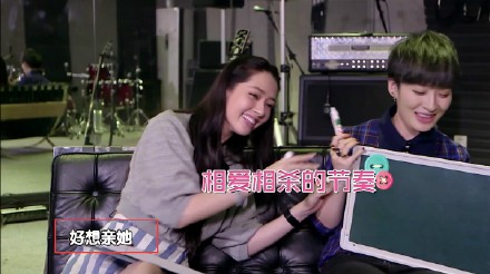 闺蜜易诱发同性恋 郭碧婷与曾轶可暧昧_河南频道_凤凰网