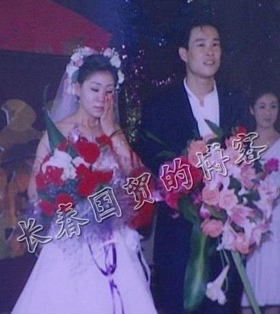 小沈阳2004年结婚现场照曝光 沈春阳幸福落泪