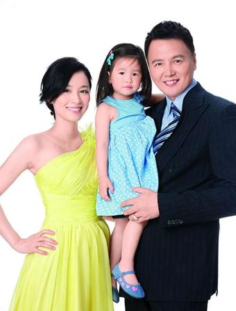 张庭产子后首登封面 一家四口全家福曝光(图)