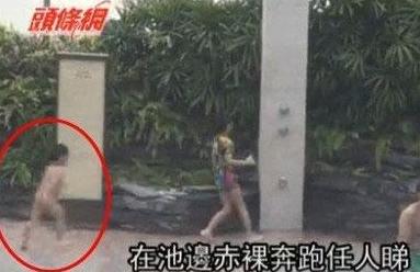 张柏芝携二子游泳 5岁小儿子光屁股疯跑(图)