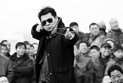 弹弓奇人称打苍蝇百发百中 堪称陕西弹弓第一