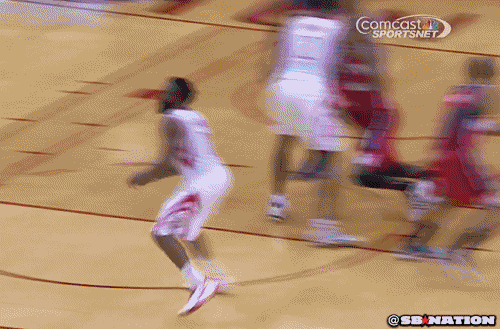 就是在比赛只剩4秒,球队落后2分时,能够力挽狂澜,带领球队取胜.