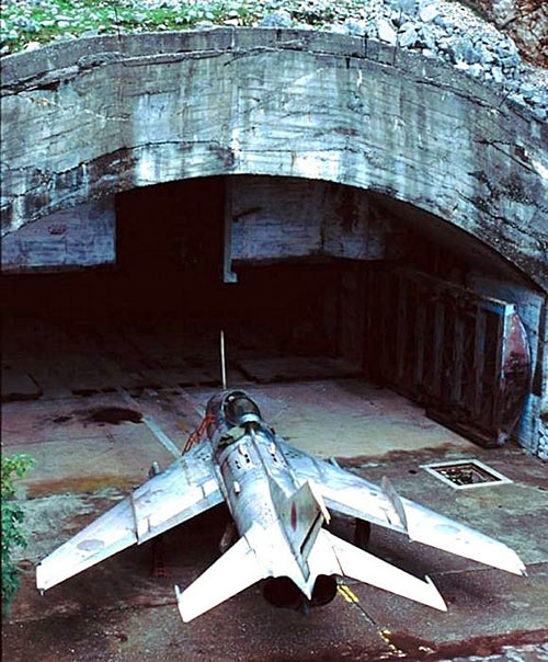 俄媒:中国空军地下基地曝光 前友邦泄露内部结构