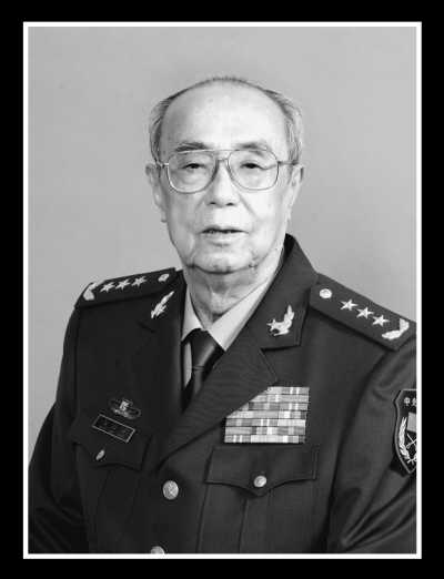 杨白冰遗像