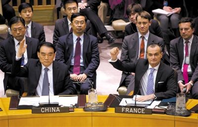 资料图:2013年1月22日中国常驻联合国代表李保东举手赞成通过对朝鲜制裁决议。