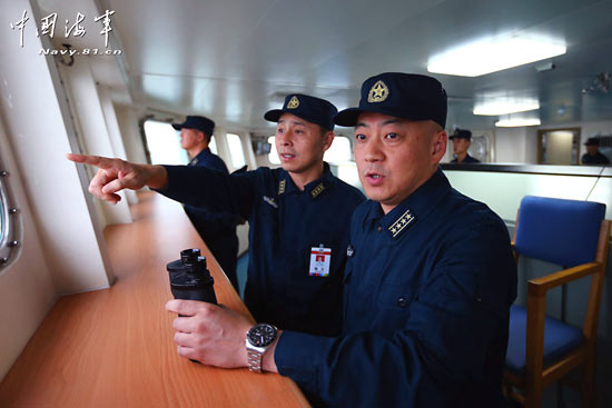 资料图:“辽宁舰”航海舰桥。