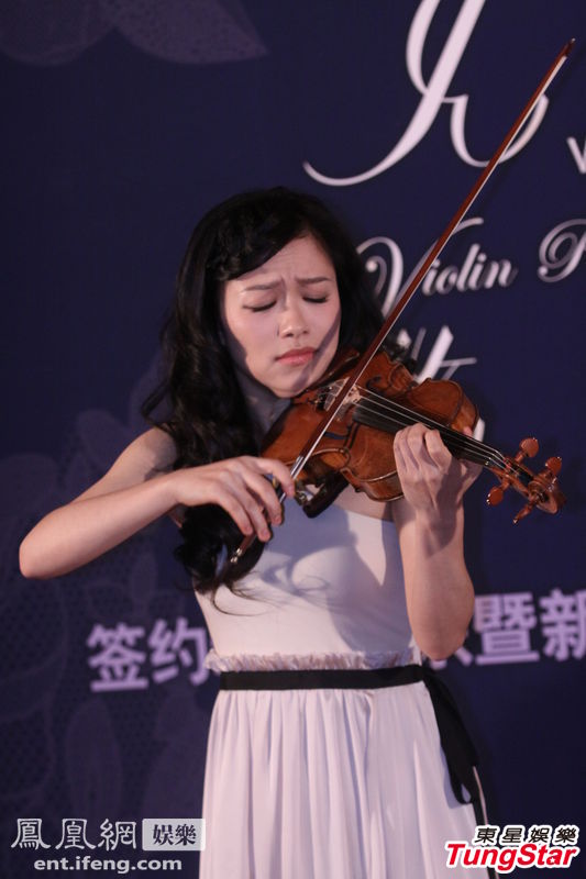 小提琴演奏家文薇签约环球音乐 老公王铮亮现