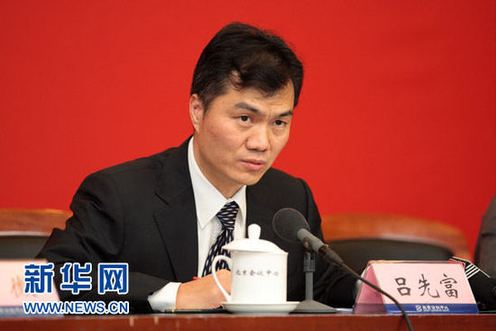 1月27日，北京市文化局副局长吕先富回答记者提问。当日，北京市第十四届人民代表大会第一次会议举行第四场新闻发布会。新华网记者杨理光摄