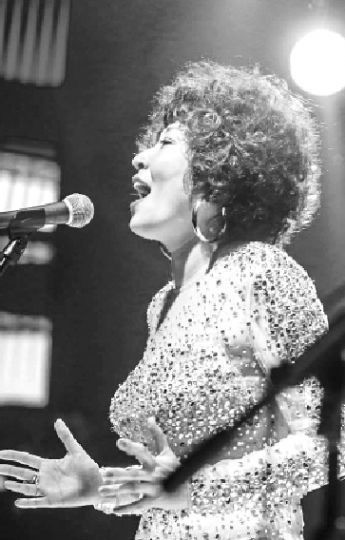 迪斯科女王张蔷复出 联合新裤子乐队出新专辑