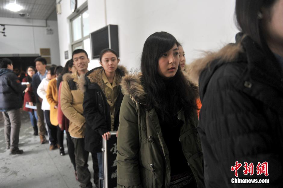 中央戏剧学院艺考在京初试 帅