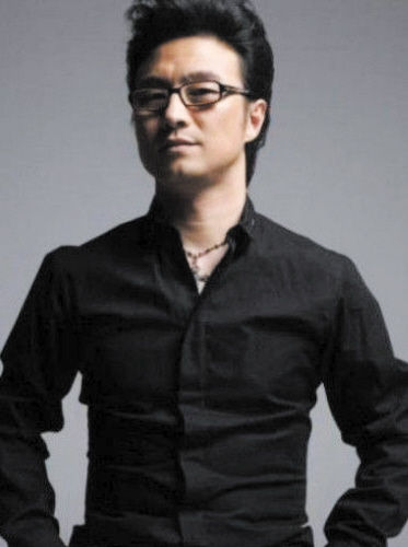 汪峰为演唱会口误道歉粉丝调侃：帮他上头条（图）