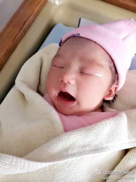 凤凰传奇玲花生女网友：感觉又是一副好嗓子样（图）