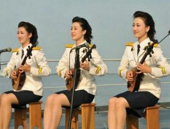 朝鲜<em>女兵</em>穿10厘米高跟鞋巡视 超级混搭筑起另