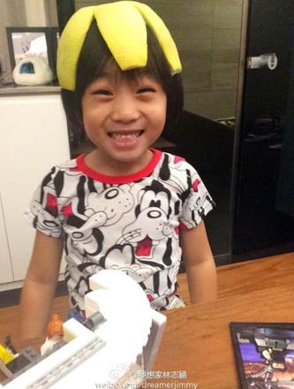 林志颖晒Kimi搞怪照 挤眉弄眼贺中秋(图)