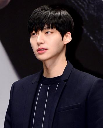 安宰贤称 除非恋情抓包 否则不承认