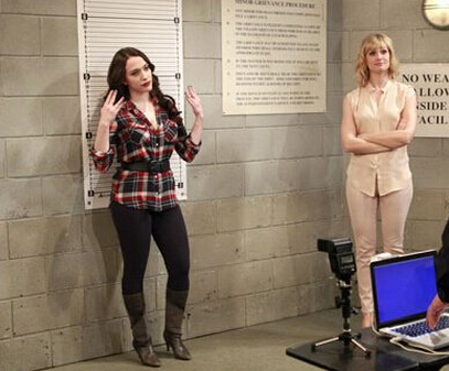 《<em>破产姐妹</em>》第四季<em>13</em>集预告:凯若琳获最佳服