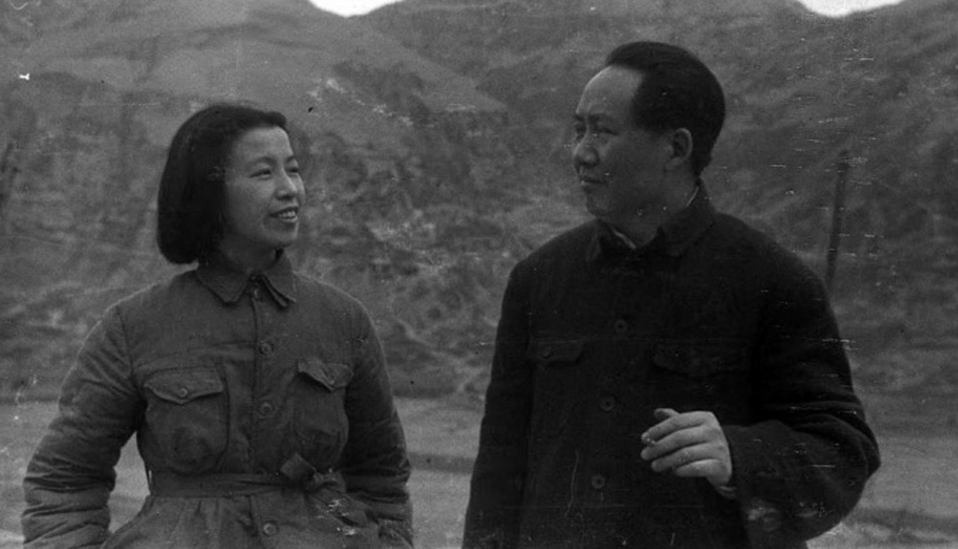 1944年毛泽东与江青