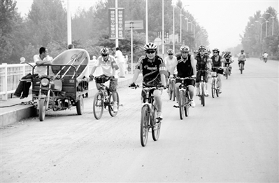 光山县驴友自行车队参与禁毒宣传_河南频道_