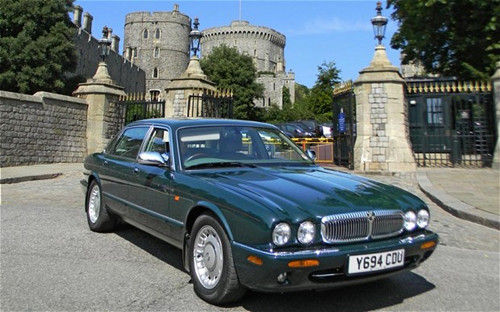 英国女王驾驶过豪华轿车拍得4万多英镑。