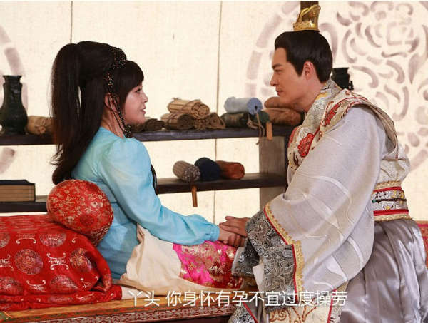 58岁刘晓庆再演少女被小21岁男演员称“丫头”