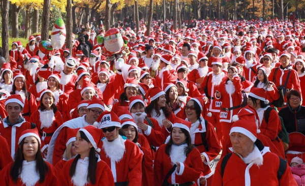 6000名“圣诞老人”呼吁为患病儿童送圣诞礼物（网页截图）