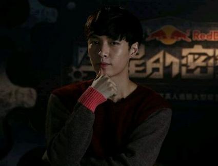  星星的密室 精彩花絮: 张艺兴 逗比剪刀手亮相_福