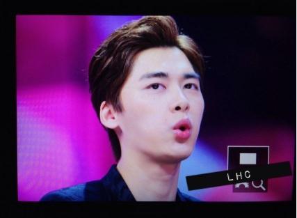 李易峰刘亦菲快乐大本营同台亮相 李易峰卖萌