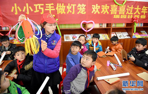 合肥:手工灯笼迎新春