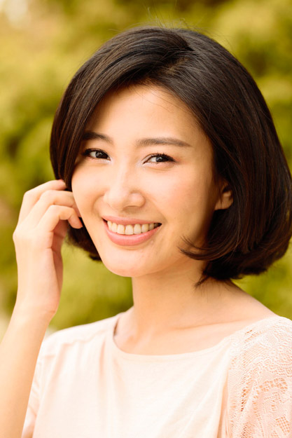 吕夏最新大片曝光 佳人展如花笑颜[高清大图]